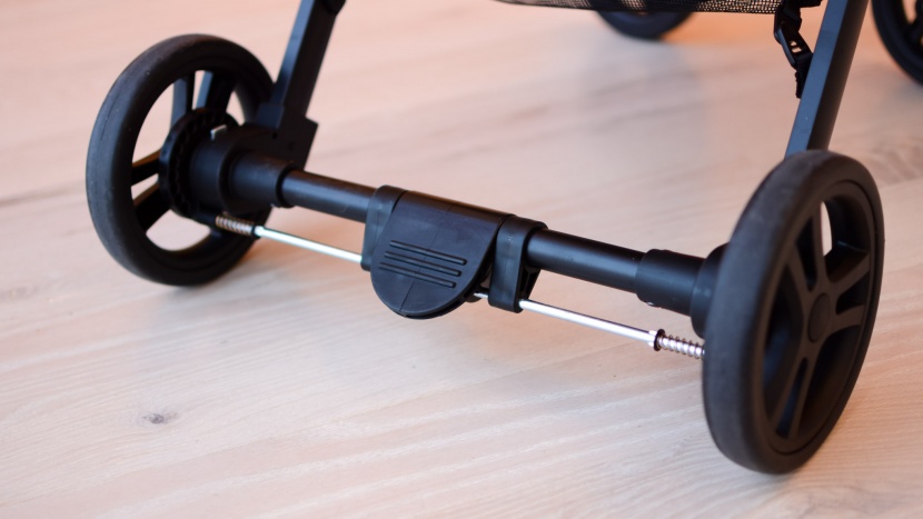 travel stroller - the zoe brake pedal is a single-action and easy to set.