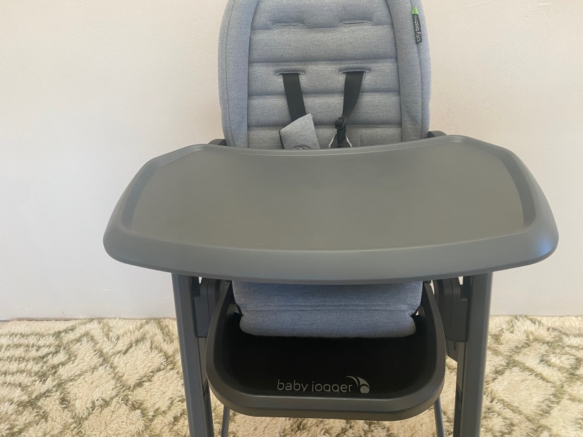 baby jogger city bistro - the city bistro tray is an open surface with no place for food to...