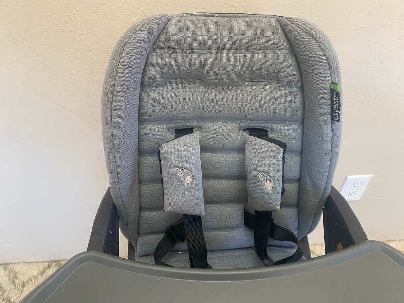 baby jogger city bistro - the baby jogger has a comfy padded chair and shoulder straps but the...
