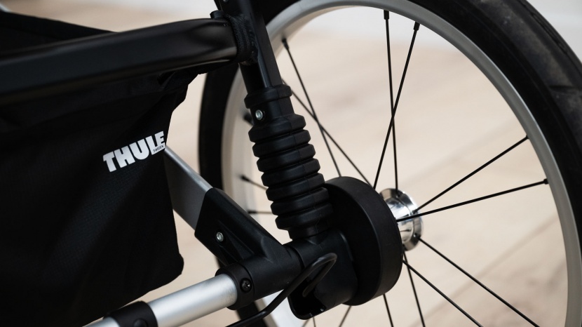 thule glide 2 - the glide 2 has suspension near the rear axle.