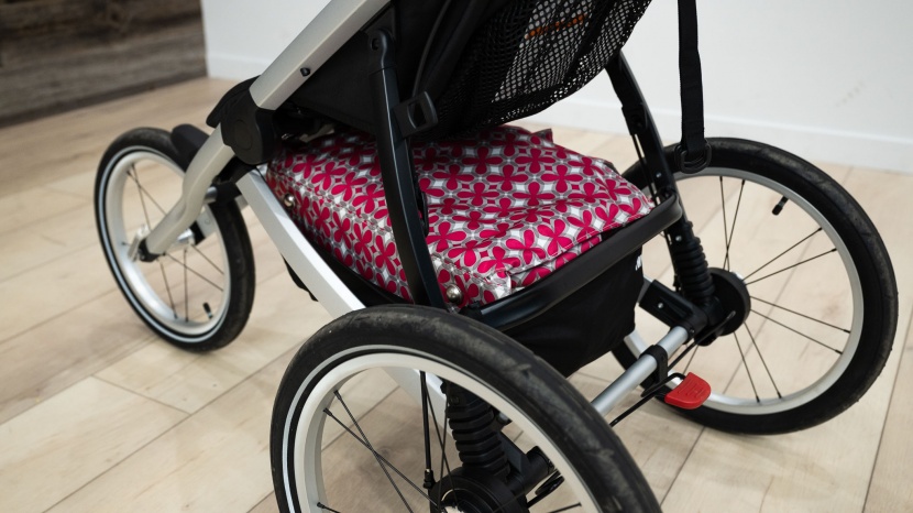 thule glide 2 - we fit our extra large diaper bag in the storage basket on the glide...