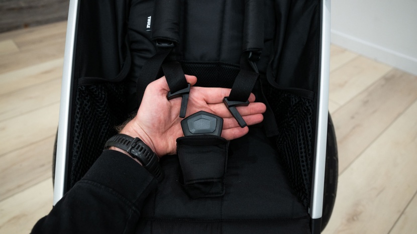 the glide 2 has two prongs to put in the buckle, and there is no...