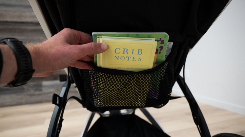 the glide 2 seatback has a mesh pocket for smaller items. however...