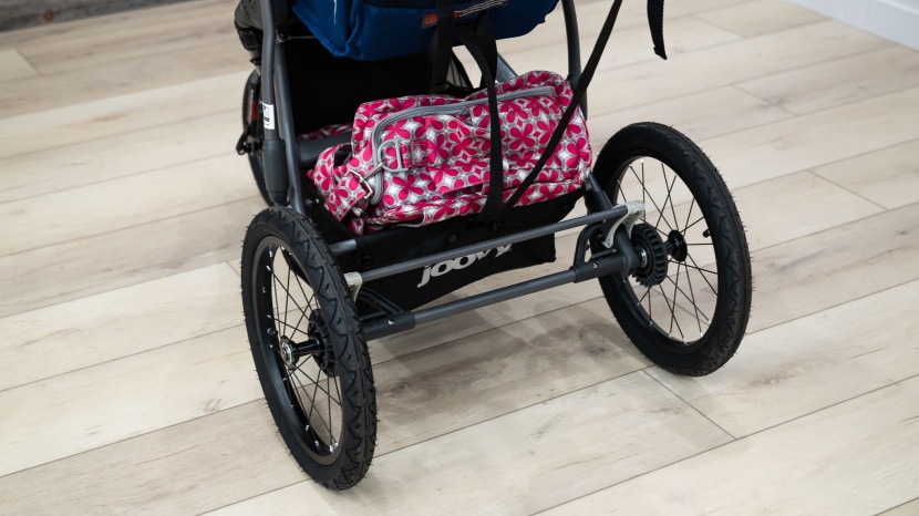 cross bars and straps make using the storage bin as easy as it could...