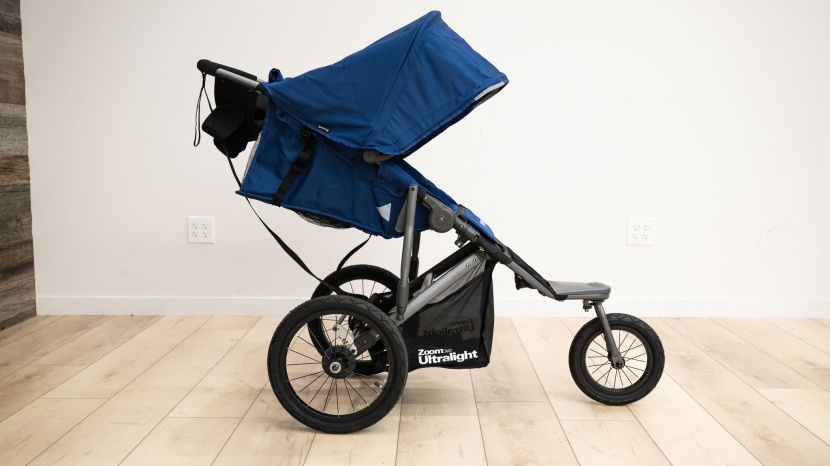 joovy zoom 360 ultralight - the zoom has a big canopy, but it doesn&#039;t come as far down as many...