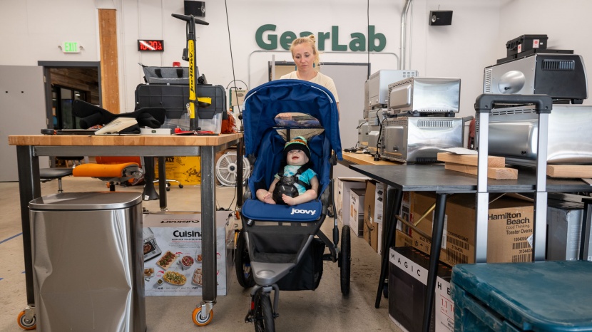 joovy zoom 360 ultralight - the joovy performed well in tight spaces indoor.