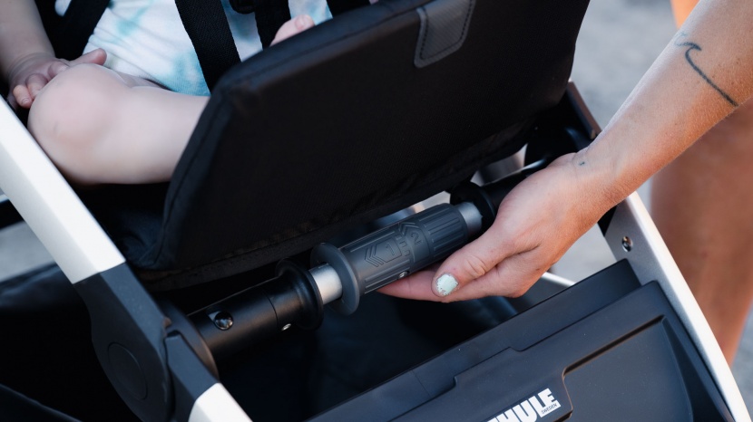 thule glide 2 - the glide 2 has a quick fold using a handle to slide and twist under...