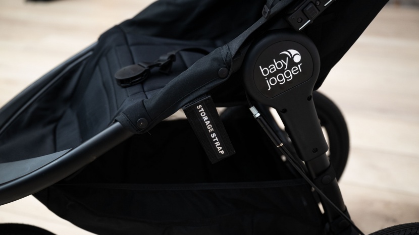 baby jogger summit x3 - the summit has plastic connections and snap that easily scuffed...