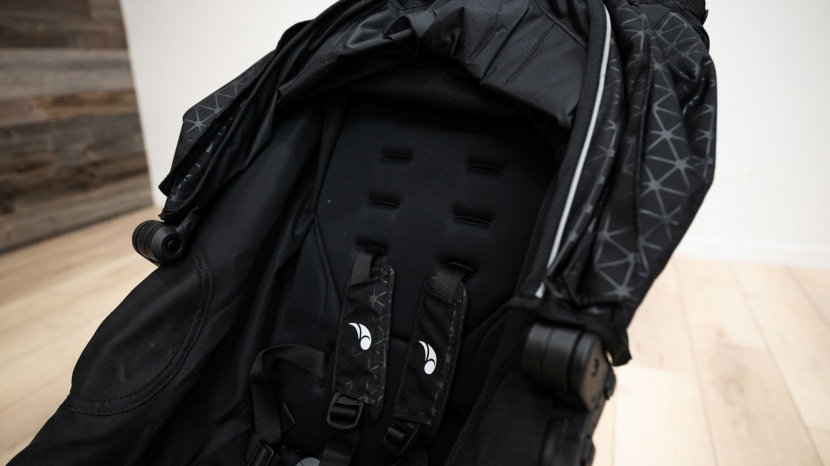 the summit shoulder straps are rethread style adjustments.