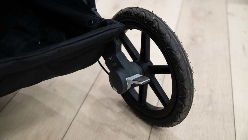 guava roam crossover - the brake on the guava is a single action, has a rubber grip on the...
