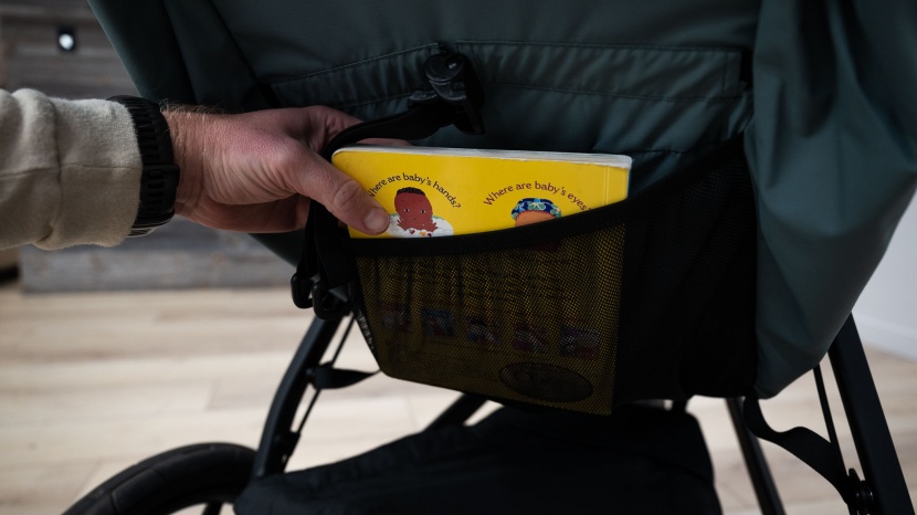 thule urban glide 3 - the seatback on the urban glide 3 has a mesh storage pocket, but it...