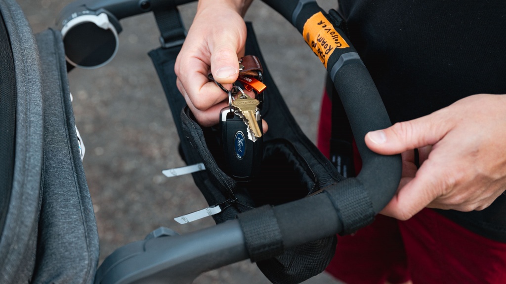 jogging stroller - the guava roam offers an easy-to-use parent console we didn&#039;t hate.