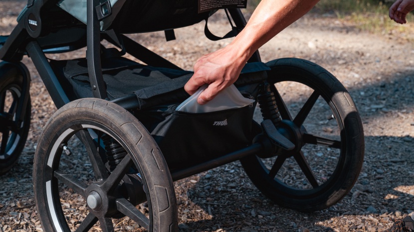 thule urban glide 3 - the back of the thule urban glide 3 storage basket has a zippered...