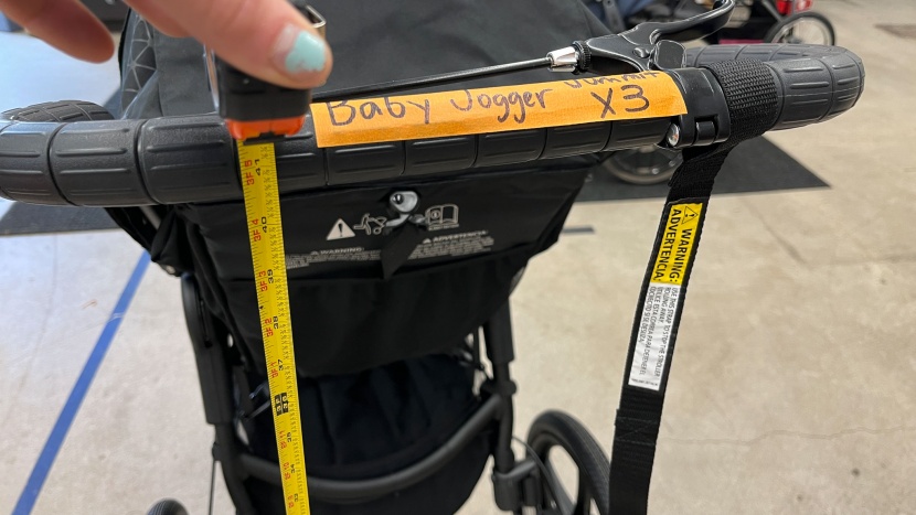 baby jogger summit x3 - the summit handlebar is not adjustable and sits about 40.5 inches...