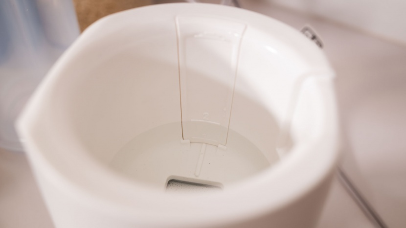 the inside of the chicco has two fill lines, one for bottle heating...