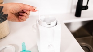 The Simple Serve has a bottle basket, but the water level is higher...