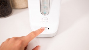 The Simple Serve has a single user interface button.