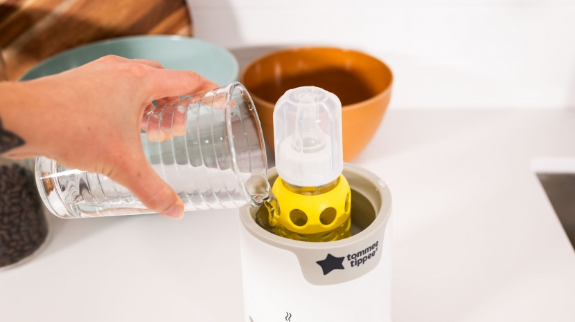 filling the easi-warm is based on the bottle and the contents inside...