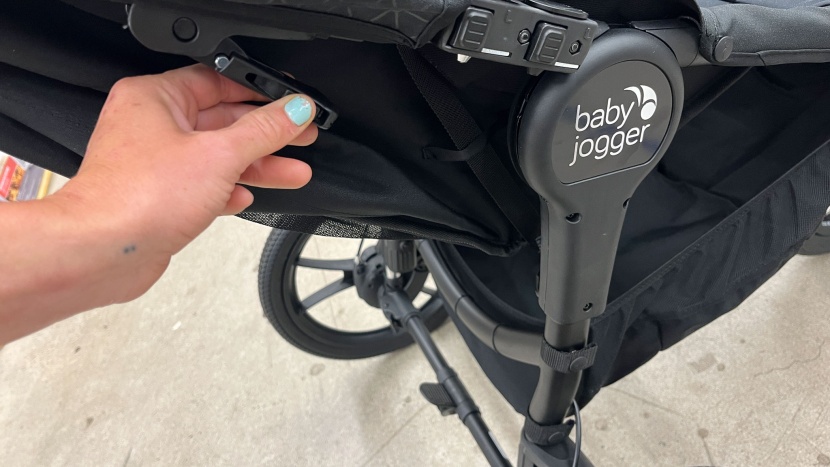 baby jogger summit x3 - even after watching youtube videos we were unable to repeatedly use...