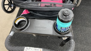 Only more narrow bottle types fit in the Expedition cup holders...