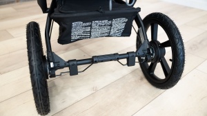 The BOB Alterrain has a center brake pedal that looks like a bar. It...