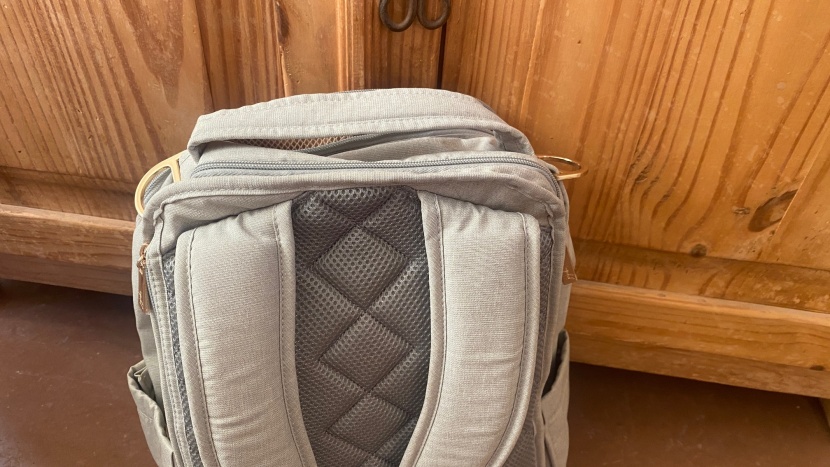 diaper bag - the ju-ju-be be right back has padded shoulder straps with a...