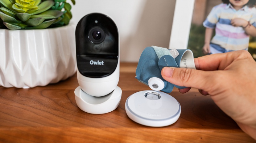 owlet dream duo 2 smart - the owlet sock pairs with the base station and is charged by placing...