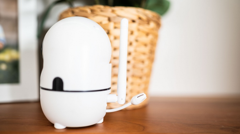 hellobaby hb6550 - the hellobaby has a better range than most dedicated monitors...