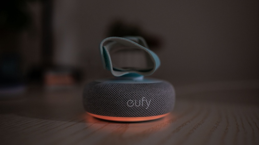 eufy smart sock s340 - the eufy sock sensor charges when place on the base.
