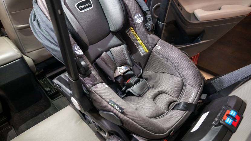 evenflo shyft dualride - the harness on the shyft has a non-rethread adjustment method and a...