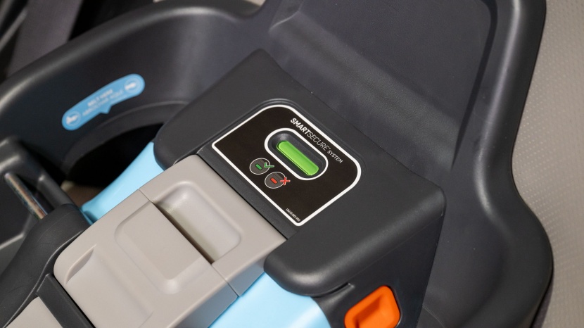 uppababy aria - the base of the aria has a color indicator change when installed...