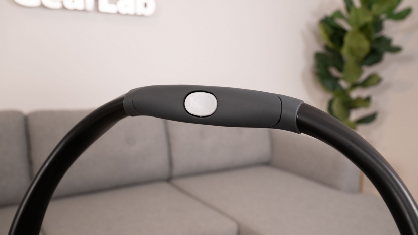 graco premier snugride snugfit 35 xt - the center of the premier handle has a wider grip that makes it more...