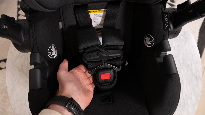 uppababy aria - we like the aria buckle and the center button on the chest clip...