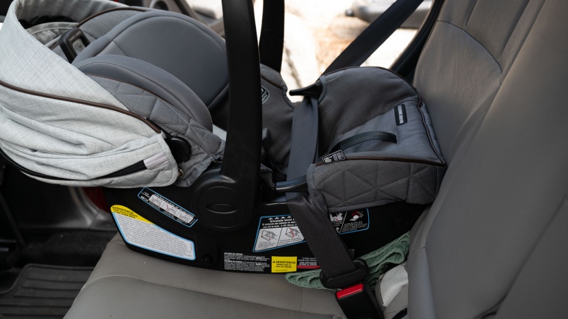 graco premier snugride snugfit 35 xt - the american belt path on the premier is straightforward, but we...