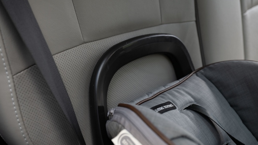 graco premier snugride snugfit 35 xt - the premier has an anti-rebound bar on the base and a load leg.