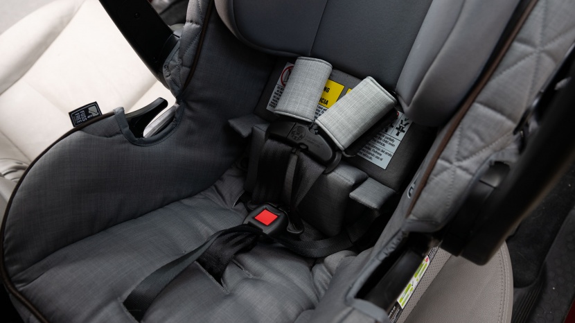 graco premier snugride snugfit 35 xt - the premier&#039;s harness tightening strap is closer to the foot portion...