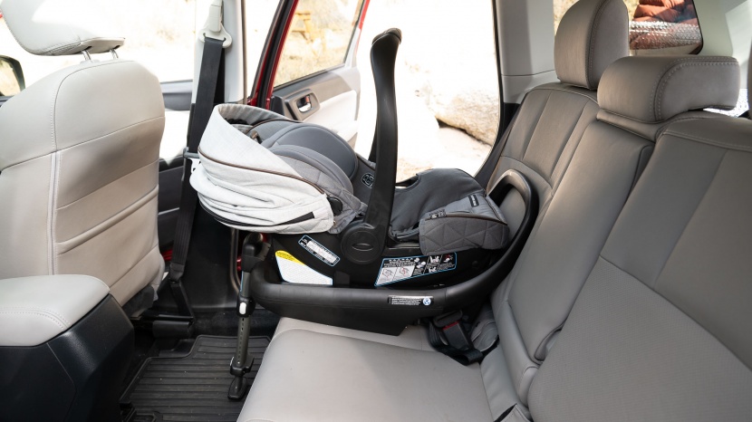 graco premier snugride snugfit 35 xt - the premier&#039;s canopy is sloppy, and while larger, it never looks good.