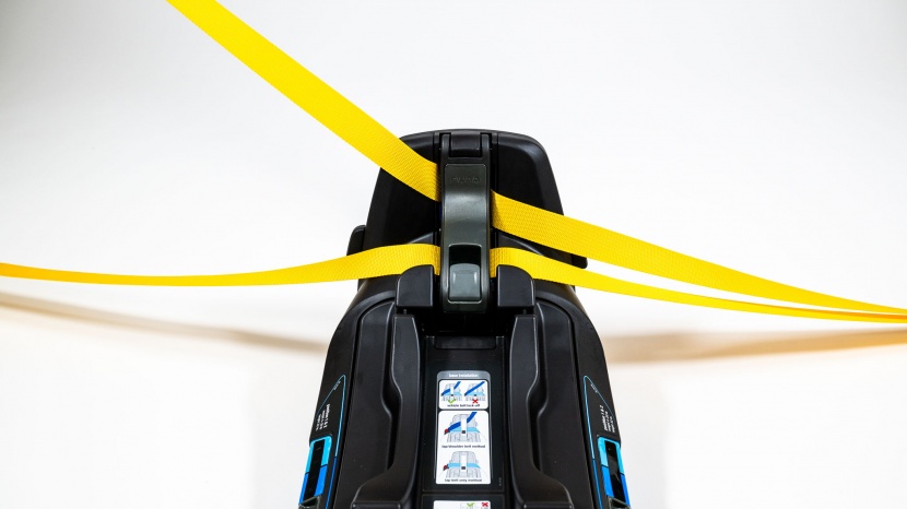 the nuna has a blet lock-off for the vehicle shoulder belt and lap...