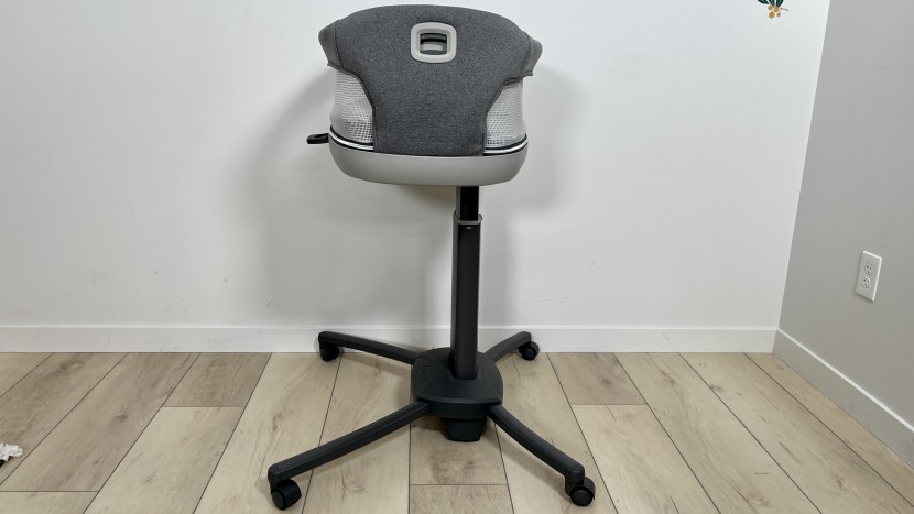 chicco close to you 3-in-1 - the back side of the bassinet has long legs that tuck neatly under...