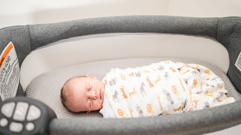 chicco close to you 3-in-1 - the sleep surface is surrounded by mesh sidewalls and breathable...