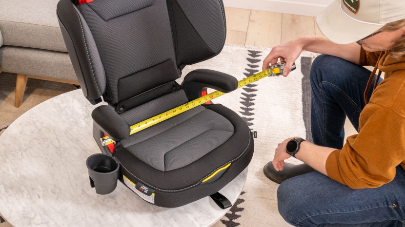 peg perego viaggio shuttle plus 120 - the shuttle plus is relatively narrow near the place where the seat...