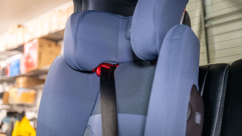 nuna aace - the side panel fabric is softer than the back fabric on the nuna.