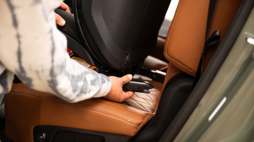 the air plus has push-style latch connectors that are very easy to...