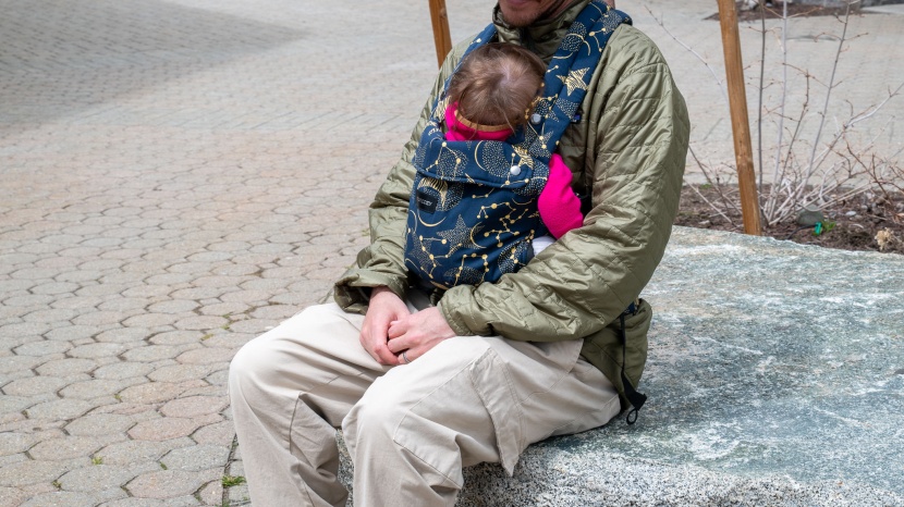 momcozy baby carrier - while the momcozy is not a perfect carrier, it does many things well...