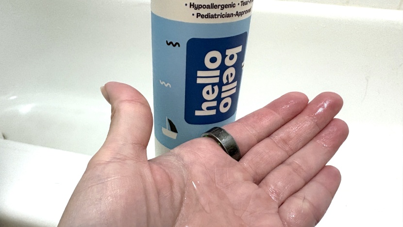 baby shampoo - hello bello is clear and has a clean scent.