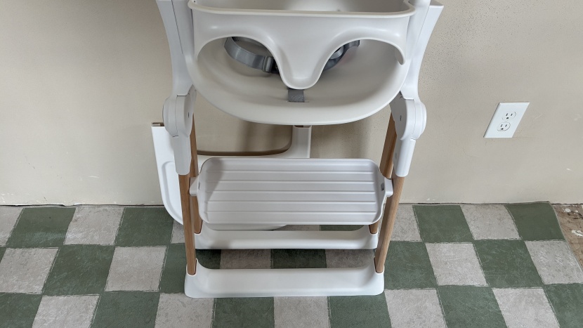 the munchkin float folds up for smaller spaces.