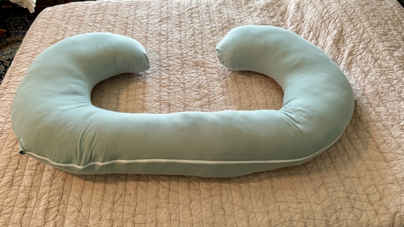 pregnancy pillow - the insen&#039;s c shape can be folded or twisted into a variety of...