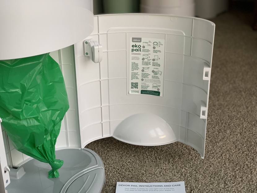 diaper pail - it&#039;s easier to cut and tie off new sections of the dekor refill than...