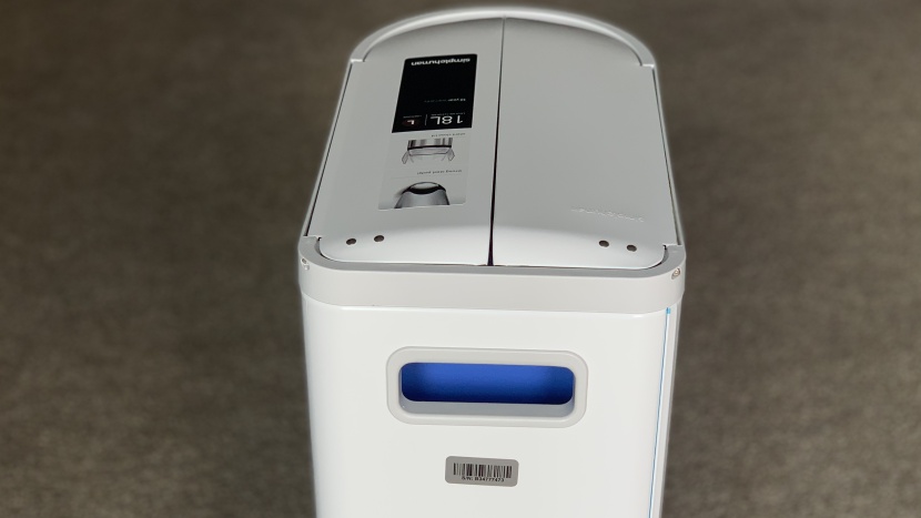 diaper pail - there&#039;s a gap between the simplehuman&#039;s split lid, allowing dirty...