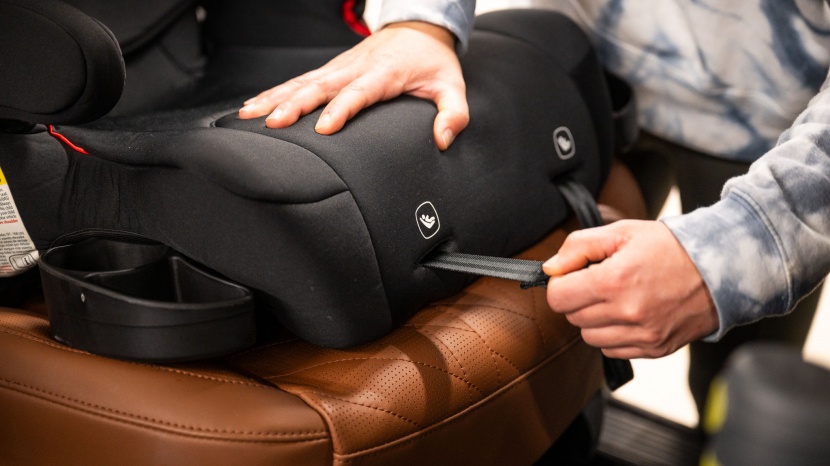 tightening the cambria 2 latch straps is easy with two front pull...